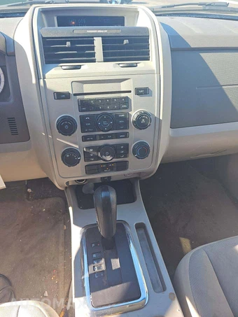 2011 Ford Escape XLT – miniatura 10
