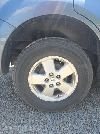 2011 Ford Escape XLT – miniatura 10