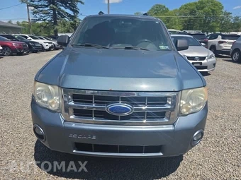 2011 Ford Escape XLT – miniatura 2
