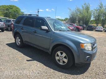 2011 Ford Escape XLT – miniatura 3