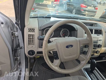 2011 Ford Escape XLT – miniatura 10