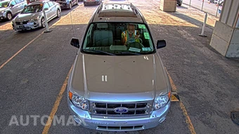 2011 Ford Escape XLT – miniatura 2