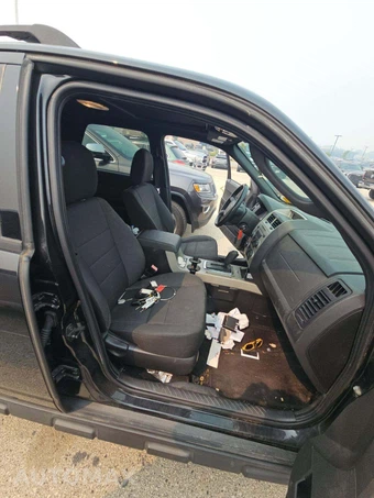 2011 Ford Escape XLT – miniatura 18