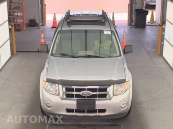 2011 Ford Escape XLT – miniatura 2