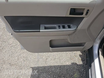 2011 Ford Escape XLT – miniatura 9