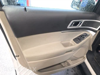 2011 Ford Explorer XLT – miniatura 9