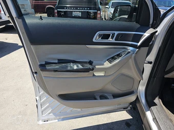 2011 Ford Explorer XLT – miniatura 9