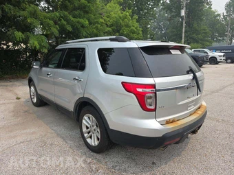 2011 Ford Explorer XLT – miniatura 2