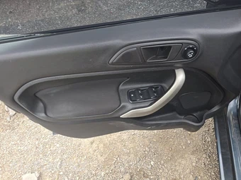 2011 Ford Fiesta SE Sedan – miniatura 9