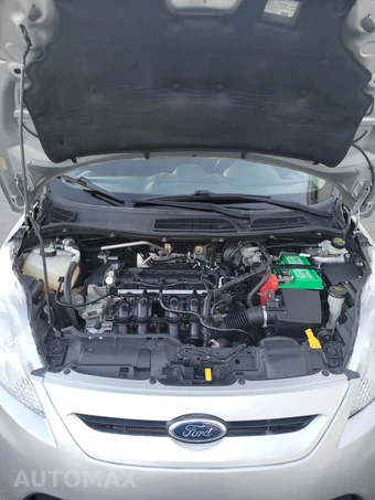 2011 Ford Fiesta SES Hatchback - miniatura 9