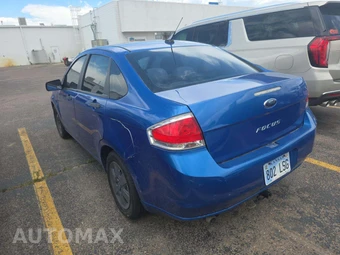 2011 Ford Focus S - miniatura 2