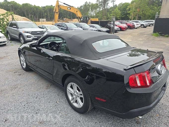 2011 Ford Mustang V6 Convertible – miniatura 2