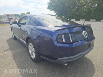 2011 Ford Mustang V6 Coupe - miniatura 2