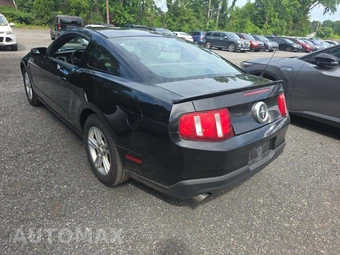 2011 Ford Mustang V6 Coupe - miniatura 2