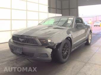 2011 Ford Mustang V6 Coupe — sprzedany egzemplarz sprowadzony z aukcji Manheim USA (AUTOMAX)