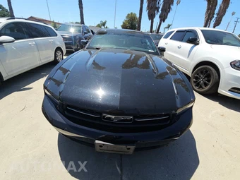 2011 Ford Mustang V6 Premium Coupe - miniatura 2