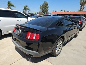 2011 Ford Mustang V6 Premium Coupe - miniatura 4