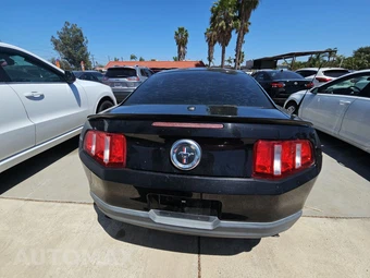 2011 Ford Mustang V6 Premium Coupe - miniatura 5