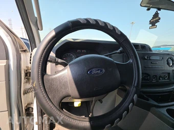 2011 Ford Super Duty E-350 Commercial Cargo Van 138.0" WB - miniatura 10