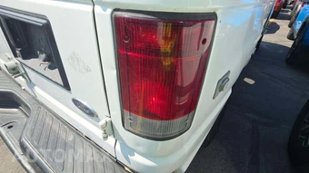 2011 Ford Super Duty E-350 Commercial Cargo Van 138.0" WB - miniatura 23