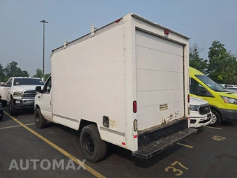 2011 Ford Super Duty E-350 Cutaway – miniatura 6
