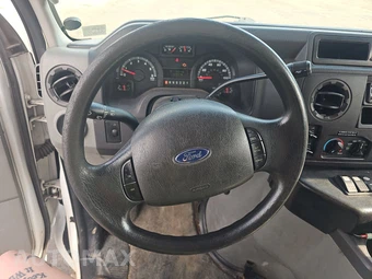 2011 Ford Super Duty E-350 Cutaway DRW – miniatura 10