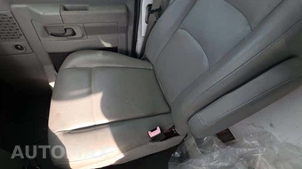 2011 Ford Super Duty E-350 Cutaway DRW – miniatura 28