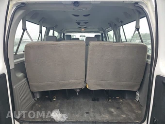 2011 Ford Super Duty E-350 Wagon XL 138.0" WB - miniatura 17