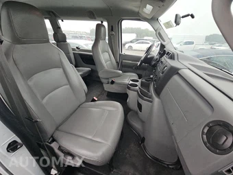 2011 Ford Super Duty E-350 Wagon XL 138.0" WB - miniatura 8