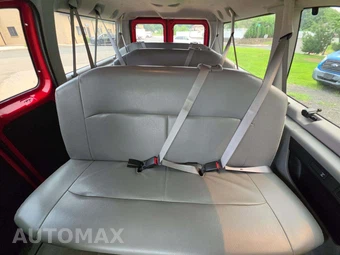 2011 Ford Super Duty E-350 Wagon XL 138.0" WB - miniatura 10
