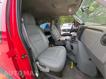 2011 Ford Super Duty E-350 Wagon XL 138.0" WB - miniatura 16