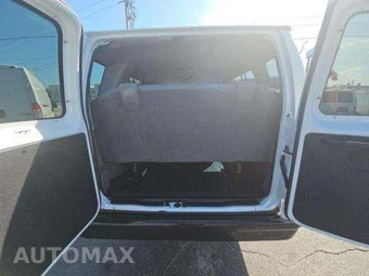 2011 Ford Super Duty E-350 Wagon XL 138.0" WB - miniatura 16