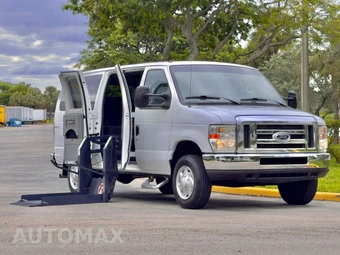 2011 Ford Super Duty E-350 Wagon XLT 138.0" WB - miniatura 1