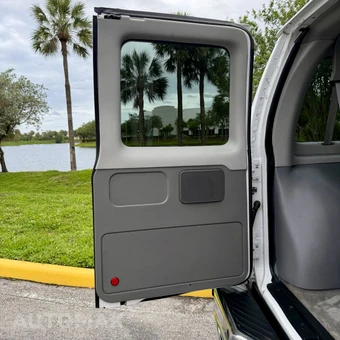 2011 Ford Super Duty E-350 Wagon XLT 138.0" WB - miniatura 101