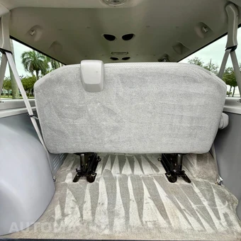 2011 Ford Super Duty E-350 Wagon XLT 138.0" WB - miniatura 103
