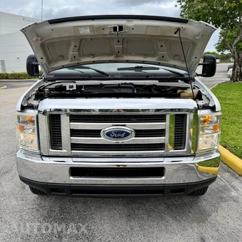 2011 Ford Super Duty E-350 Wagon XLT 138.0" WB - miniatura 115