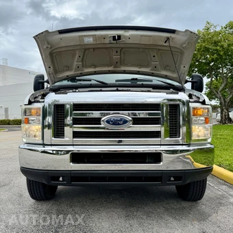 2011 Ford Super Duty E-350 Wagon XLT 138.0" WB - miniatura 116