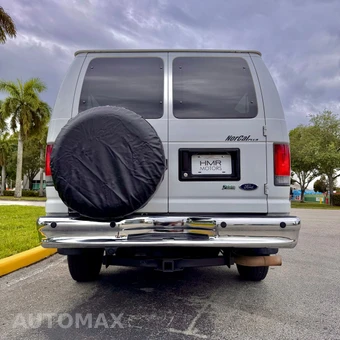 2011 Ford Super Duty E-350 Wagon XLT 138.0" WB - miniatura 13