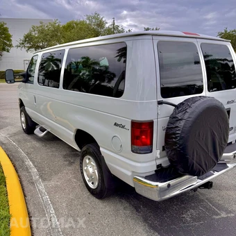 2011 Ford Super Duty E-350 Wagon XLT 138.0" WB - miniatura 14
