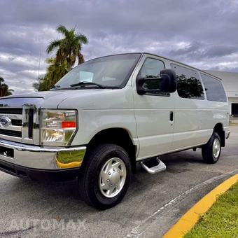 2011 Ford Super Duty E-350 Wagon XLT 138.0" WB - miniatura 18