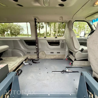 2011 Ford Super Duty E-350 Wagon XLT 138.0" WB - miniatura 35