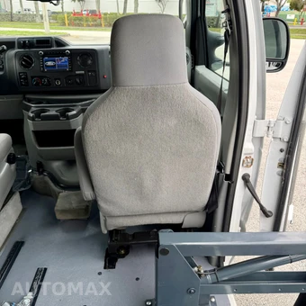 2011 Ford Super Duty E-350 Wagon XLT 138.0" WB - miniatura 54