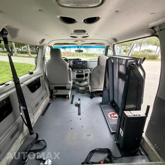 2011 Ford Super Duty E-350 Wagon XLT 138.0" WB - miniatura 56