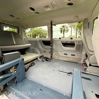 2011 Ford Super Duty E-350 Wagon XLT 138.0" WB - miniatura 6