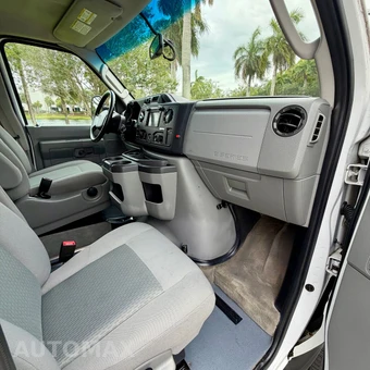 2011 Ford Super Duty E-350 Wagon XLT 138.0" WB - miniatura 60