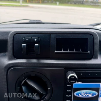2011 Ford Super Duty E-350 Wagon XLT 138.0" WB - miniatura 76