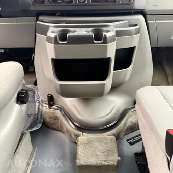 2011 Ford Super Duty E-350 Wagon XLT 138.0" WB - miniatura 86