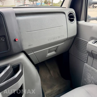 2011 Ford Super Duty E-350 Wagon XLT 138.0" WB - miniatura 87