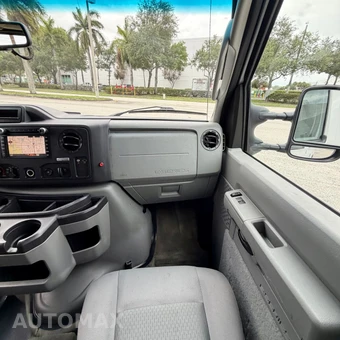 2011 Ford Super Duty E-350 Wagon XLT 138.0" WB - miniatura 89