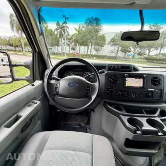 2011 Ford Super Duty E-350 Wagon XLT 138.0" WB - miniatura 90